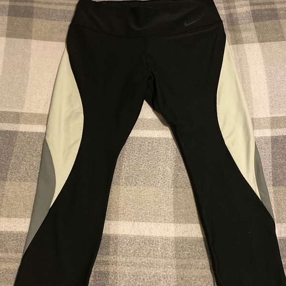Nike dri-fit workout leggings - Picture 2 of 3